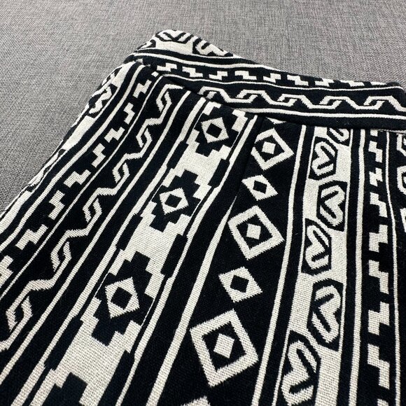 Forever 21 Shorts Aztec Geometric print Junior Medium Ivory & Black High Waisted - Picture 9 of 12